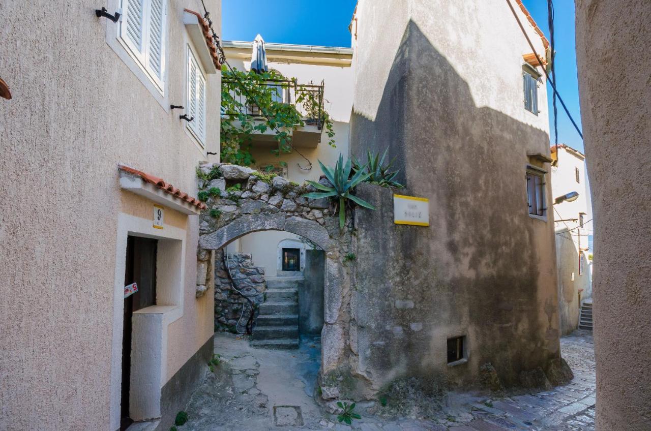 Under Ancient Roofs Vrbnik Lägenhet Exteriör bild